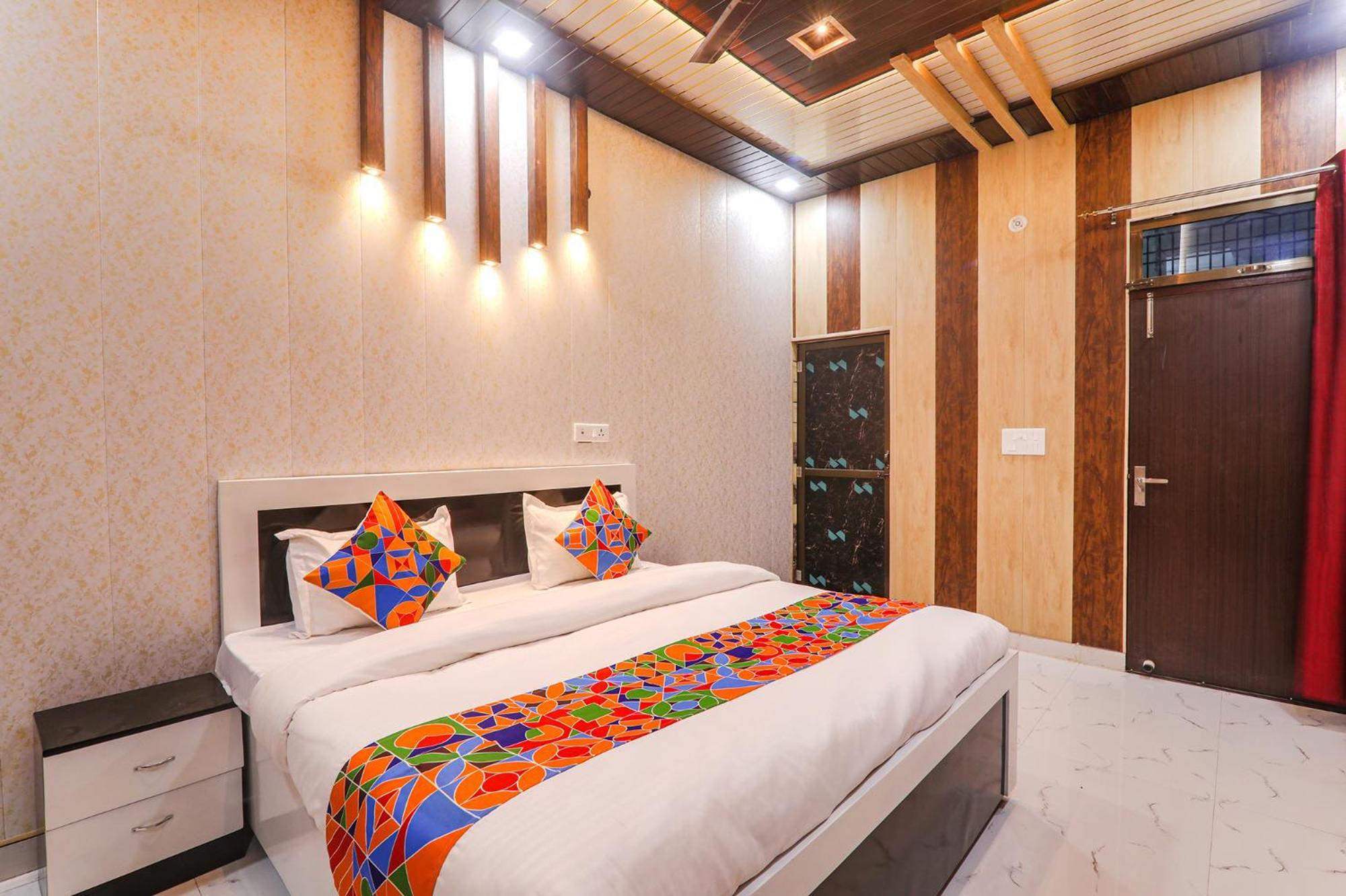 Fabhotel Uma Yugul Ayodhya Экстерьер фото