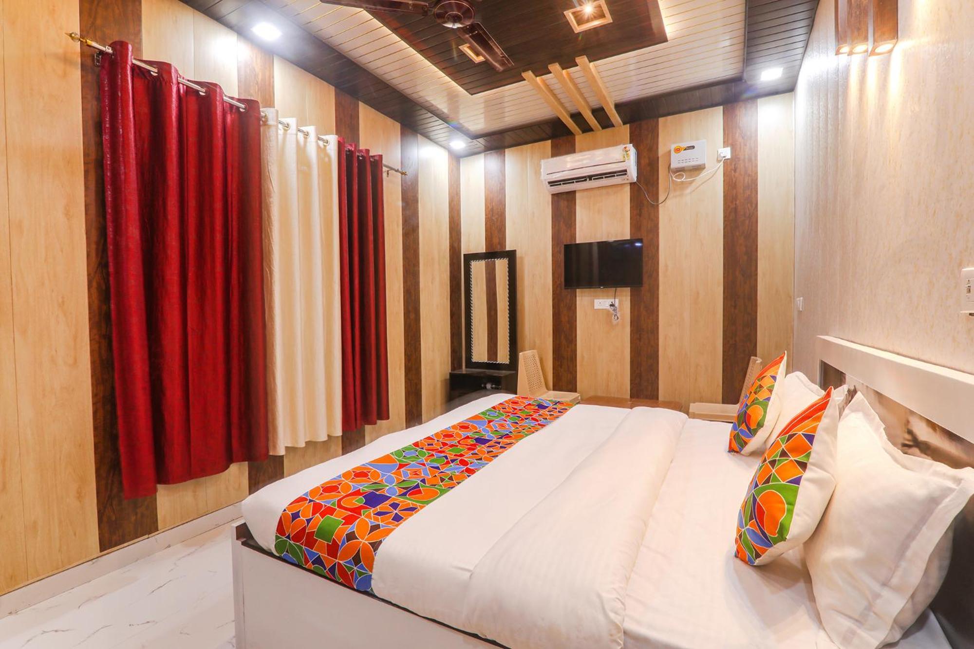 Fabhotel Uma Yugul Ayodhya Экстерьер фото