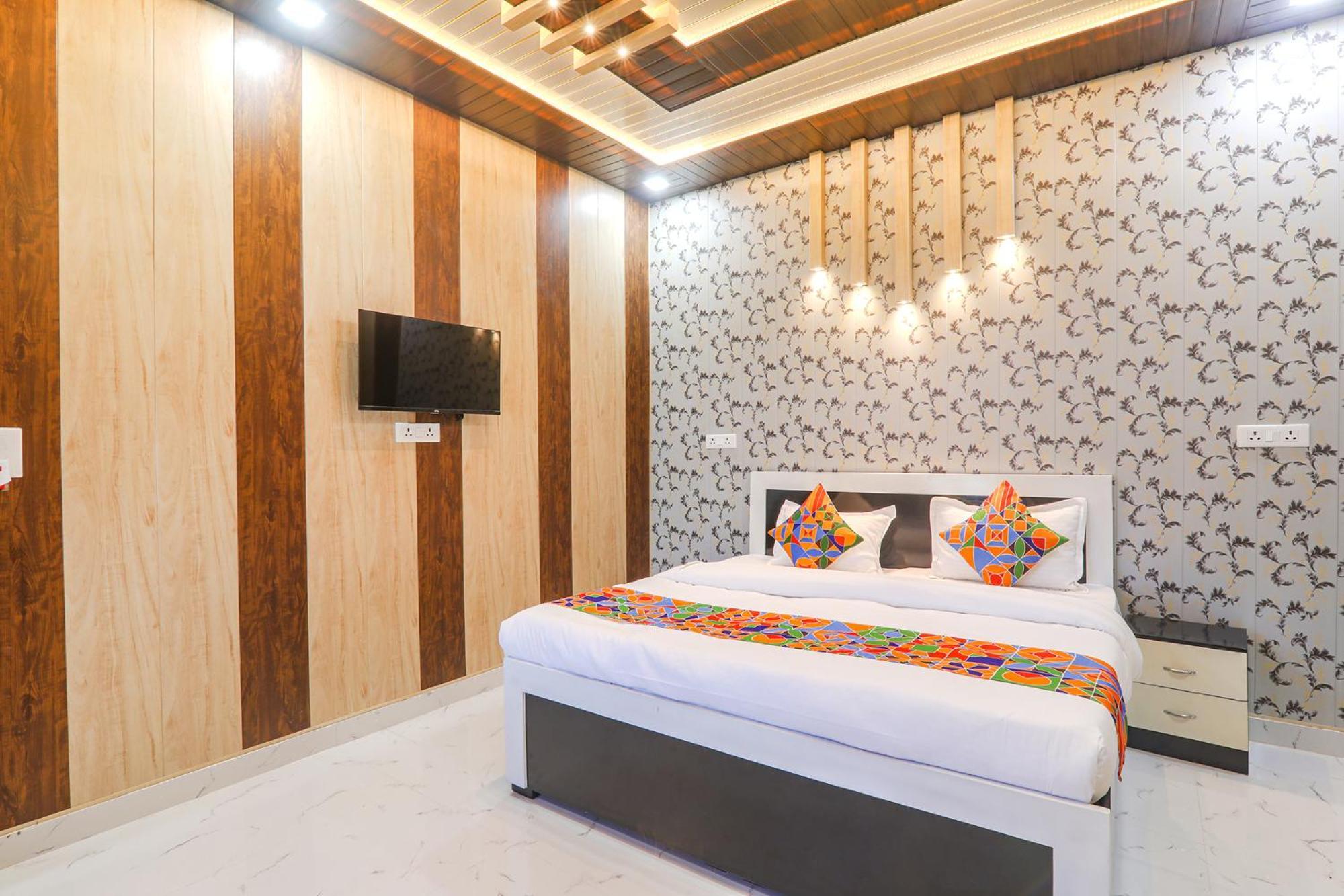 Fabhotel Uma Yugul Ayodhya Экстерьер фото