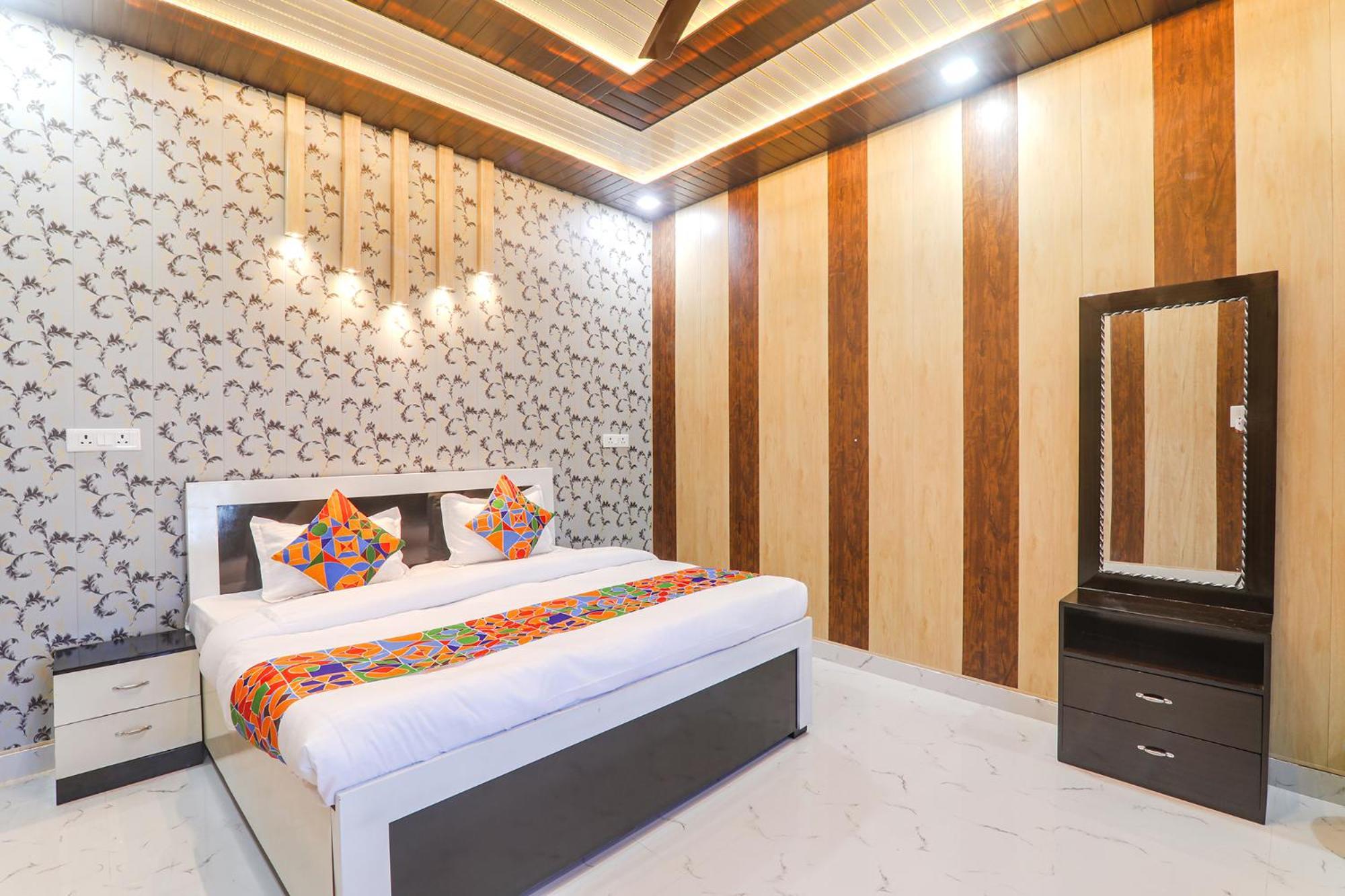 Fabhotel Uma Yugul Ayodhya Экстерьер фото