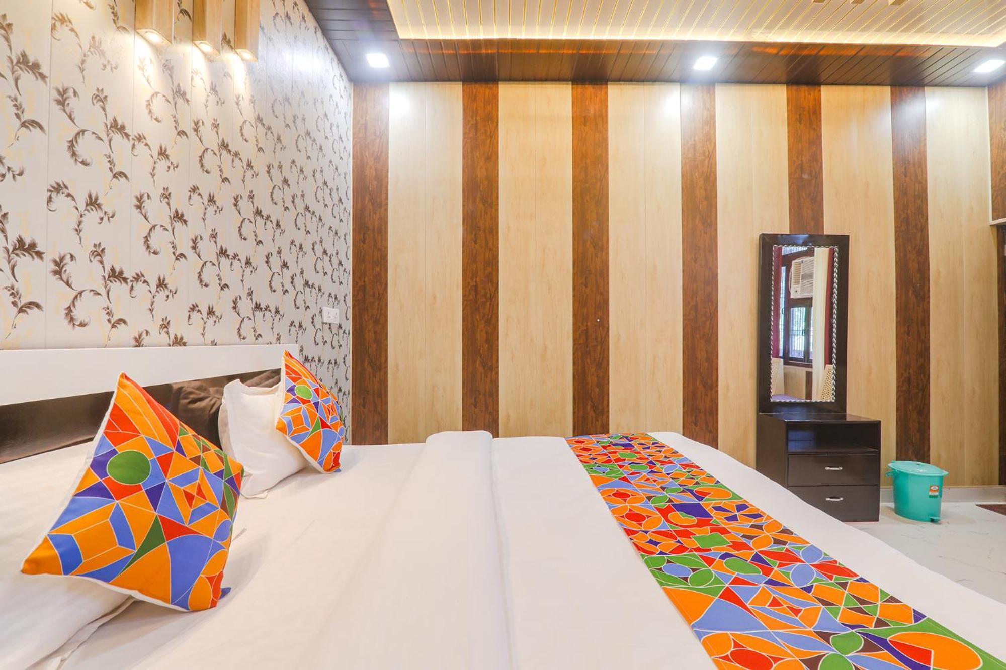 Fabhotel Uma Yugul Ayodhya Экстерьер фото